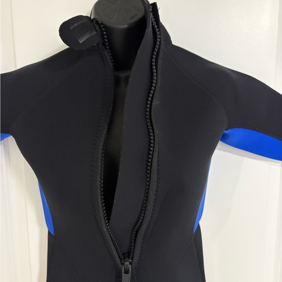Stylish Black and Blue Short Sleeve Realon Wetsuit - Picture 4 of 6